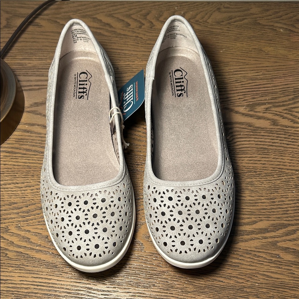 Cliffs Slip on shoes by White Mountain Grey Perforated Flats Size 8 NWT